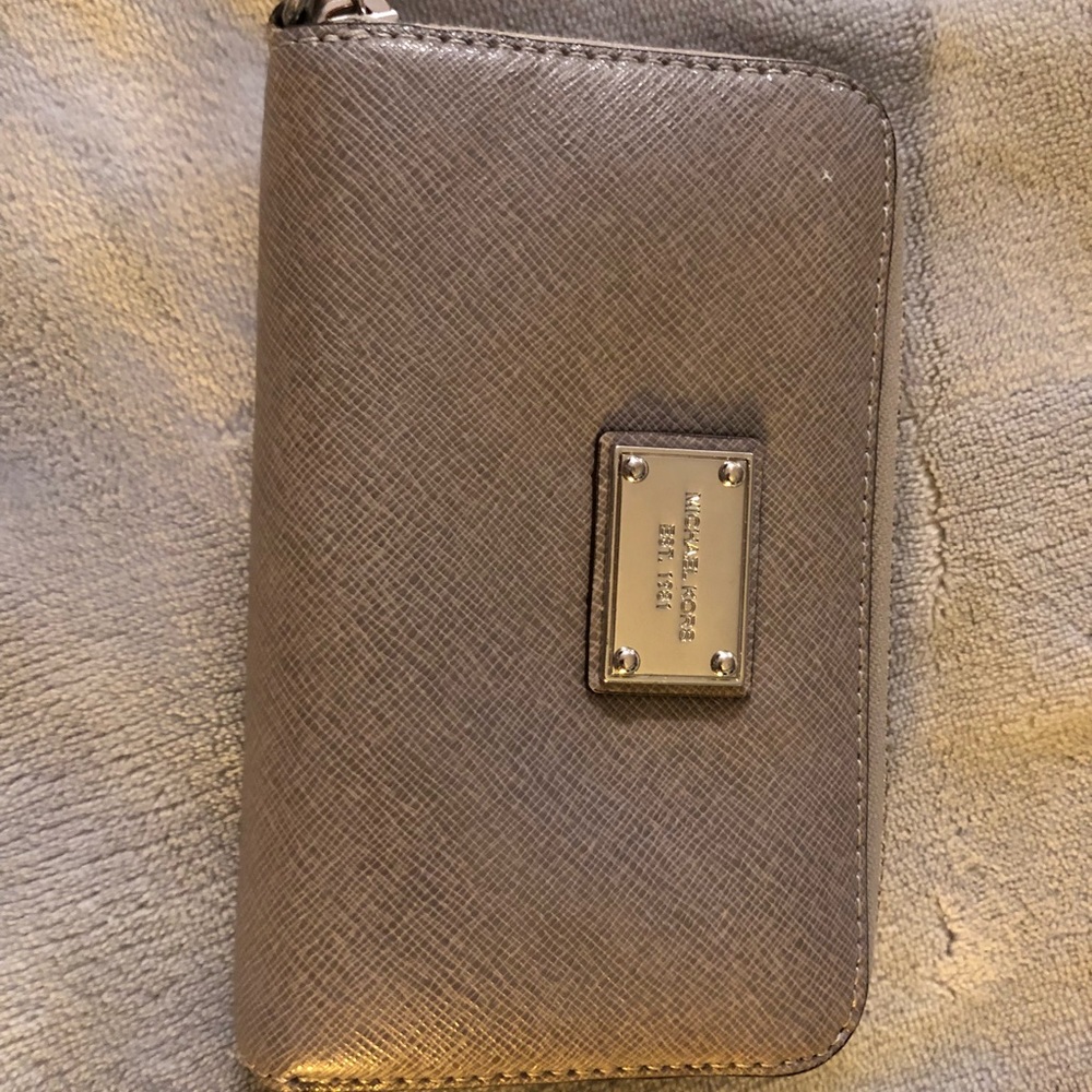 Wallet wristlet
